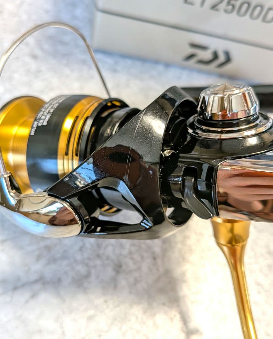 DAIWA　23 レガリス LT2500D スピニングリール
