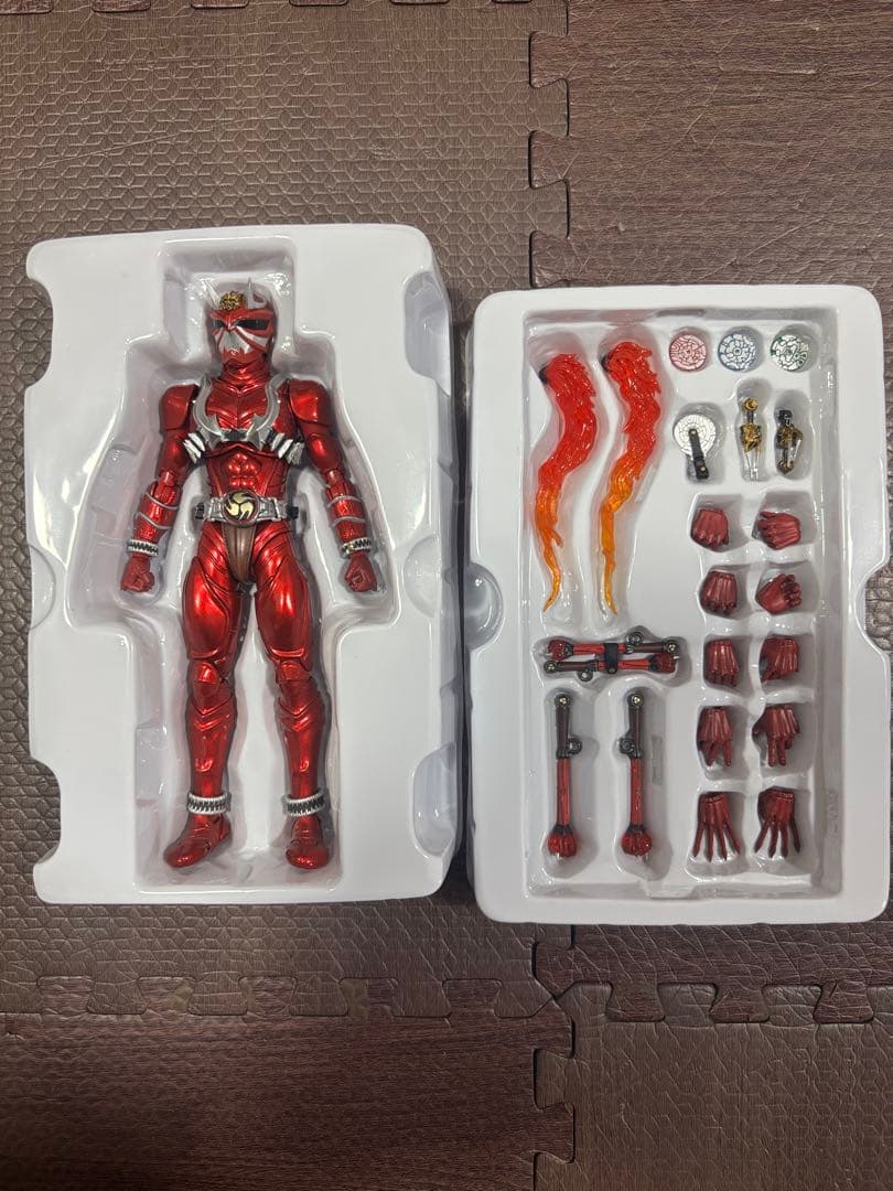 真骨頂　S.H.Figuarts 仮面ライダー響鬼紅
