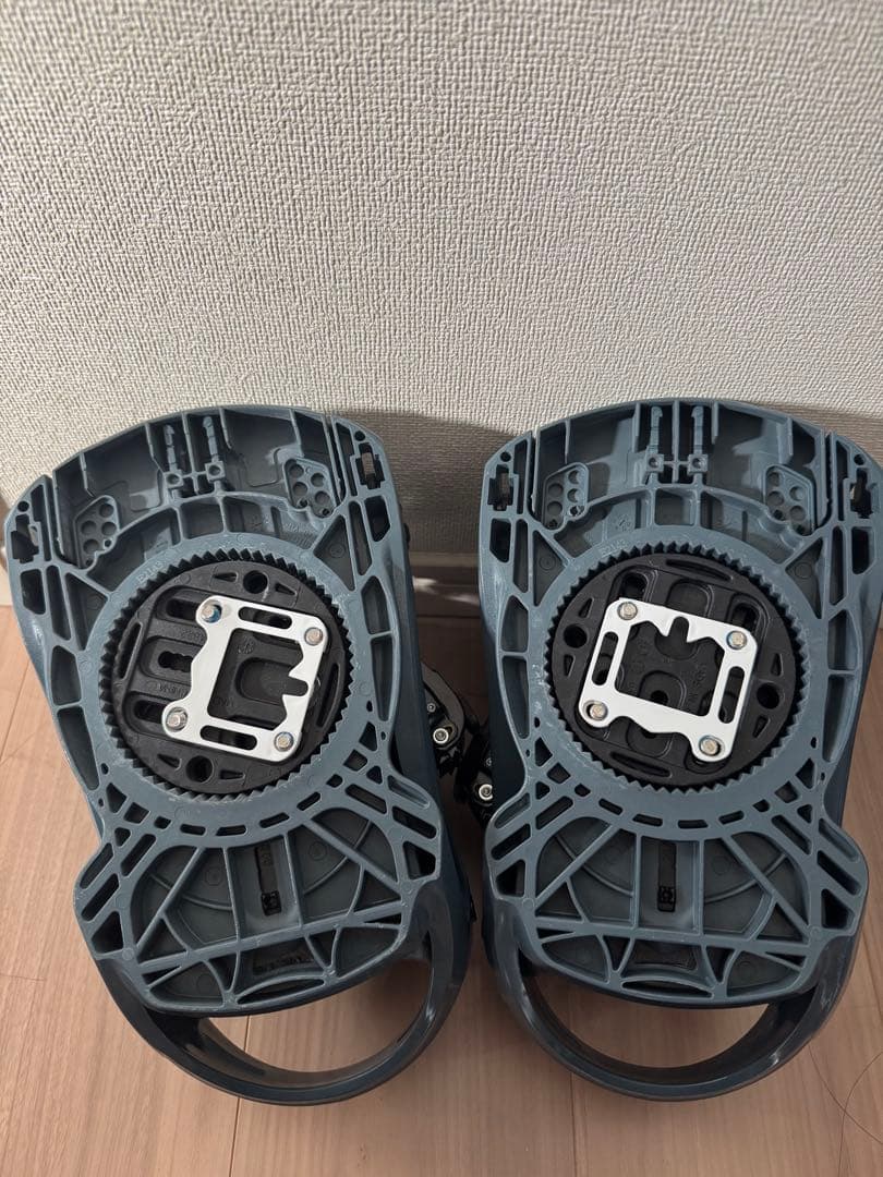 Salomon スノーボードビンディング Rhythmリズム　Mサイズ　グレー