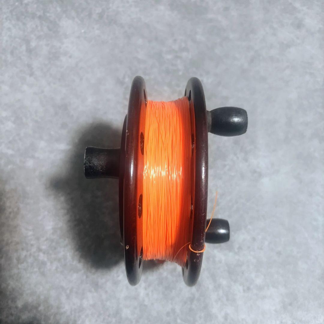 重利作　木製　タイコ　リール　直径8.5cm