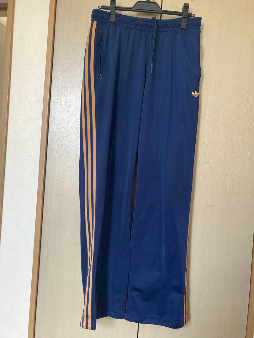 昨年購入adidas ネイビー ストライプ トラックパンツサイズL