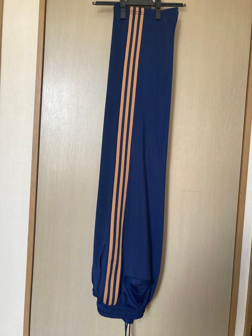昨年購入adidas ネイビー ストライプ トラックパンツサイズL