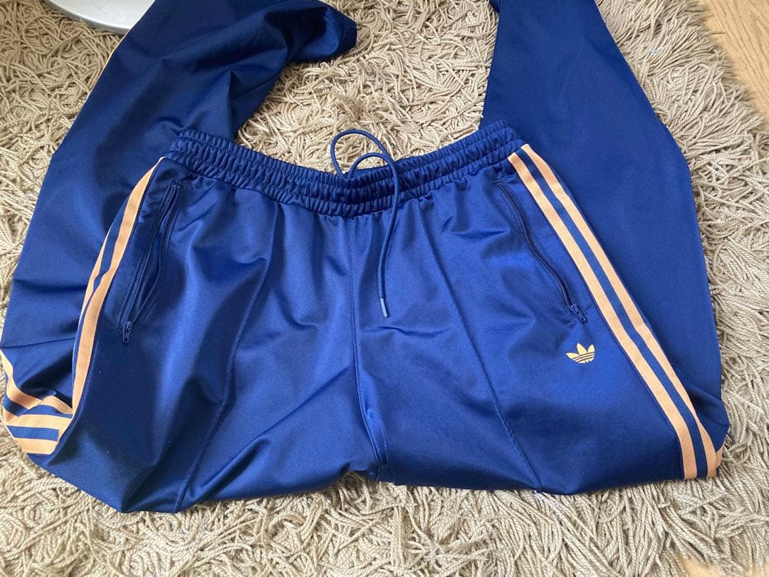 昨年購入adidas ネイビー ストライプ トラックパンツサイズL