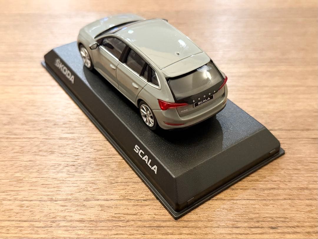 新品 希少！1/43 シュコダ純正 iscale シュコダ スカラ グレー