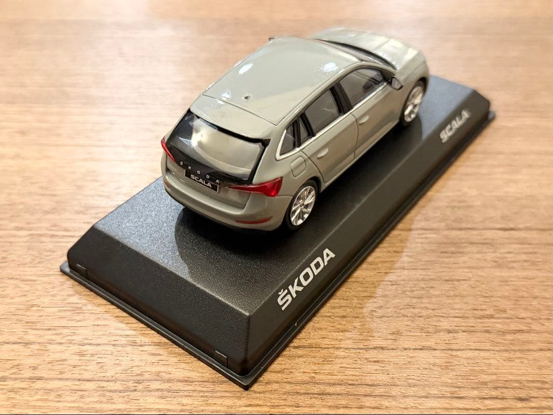 新品 希少！1/43 シュコダ純正 iscale シュコダ スカラ グレー