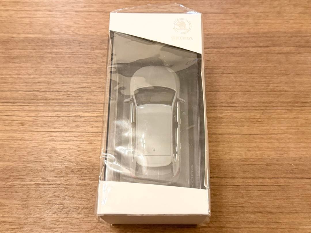 新品 希少！1/43 シュコダ純正 iscale シュコダ スカラ グレー
