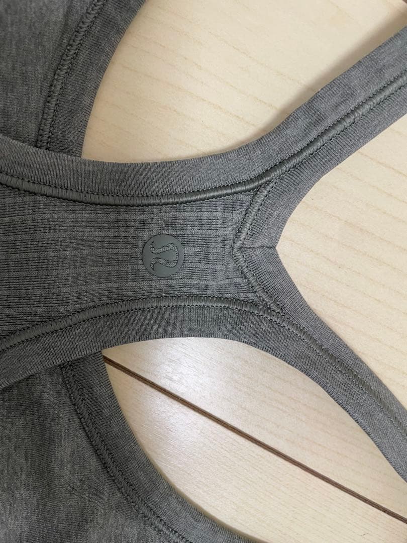 Lululemon リブタンクトップ ブラックとモスグリーン