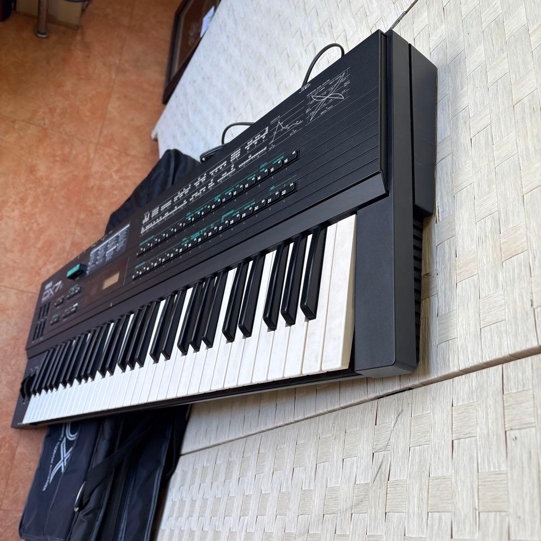 き Yamaha DX7 シンセサイザー ケース付