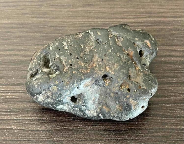 お買い得！大型！地球外から飛来した磁気を帯びた神秘の隕石、宇宙の力を宿す石！