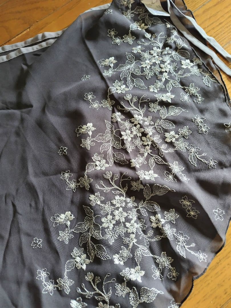 チャコット刺繍入りグレー バレエスカート