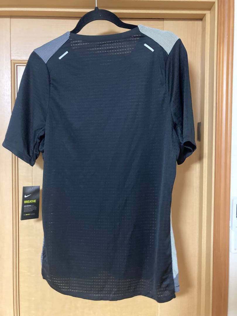 未使用　希少　ナイキ　ランニング　Tシャツ　Mサイズ　Nike