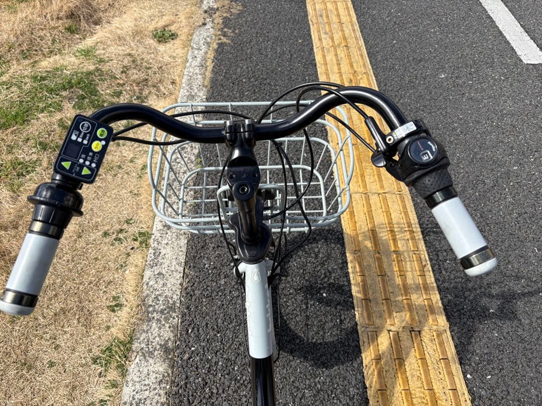 中古20㌅ブリヂストン電動アシスト自転車　8.7Ah 大阪　070