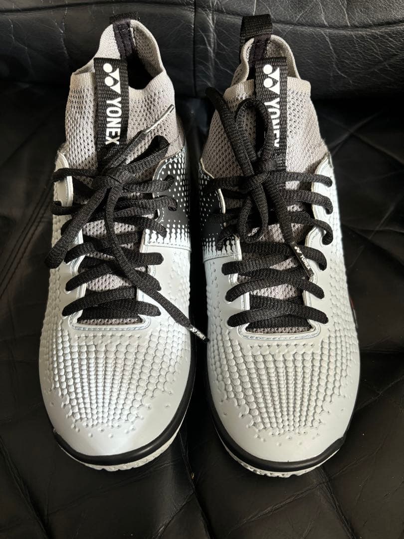 美品yonex ヨネックスパワークッションエクリプション、z ハイ23.5