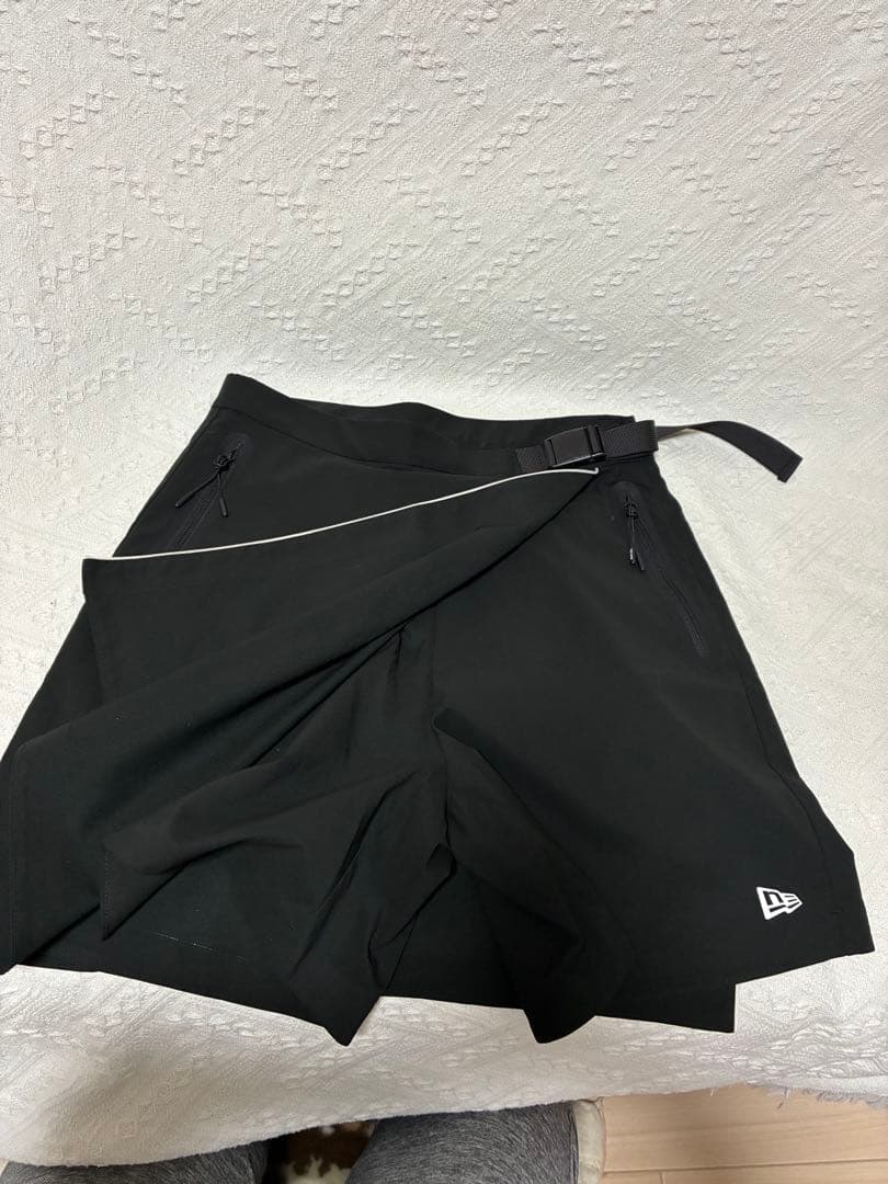 NEW ERA ニューエラ スコート 黒 ラップスカート風 インナーパンツ付　Ｌ