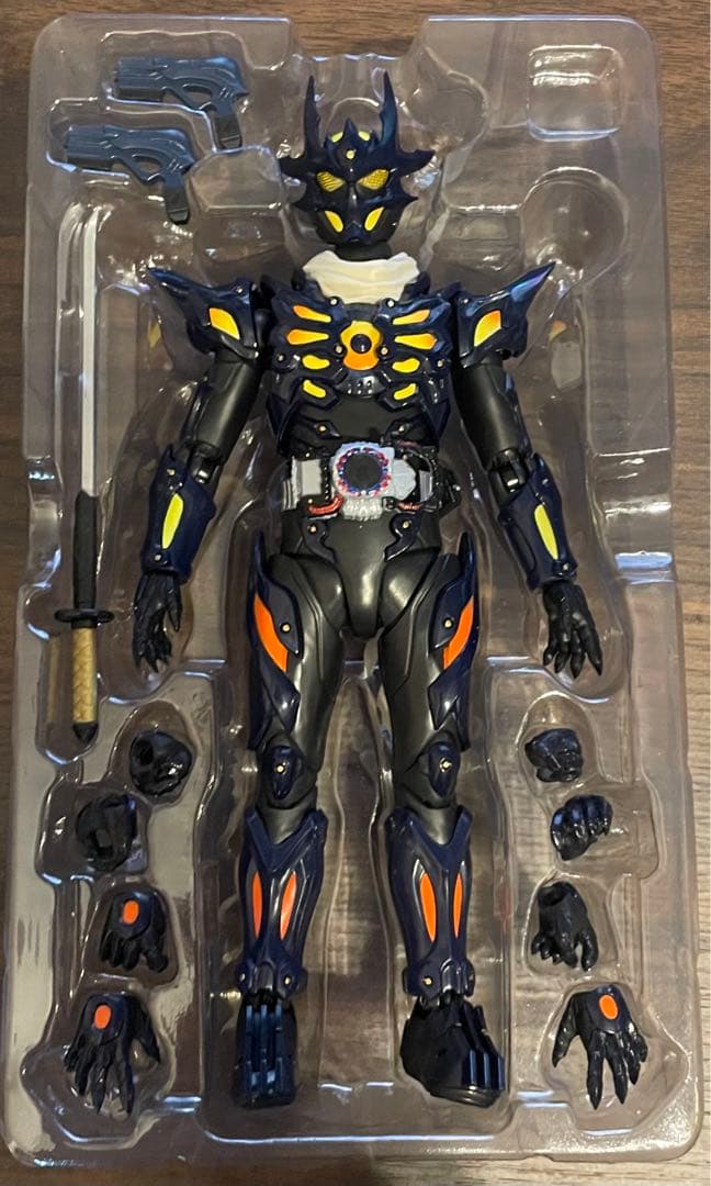 仮面ライダードレッド零式　冥黒の三姉妹　ヴァルバラド(ラケシス)