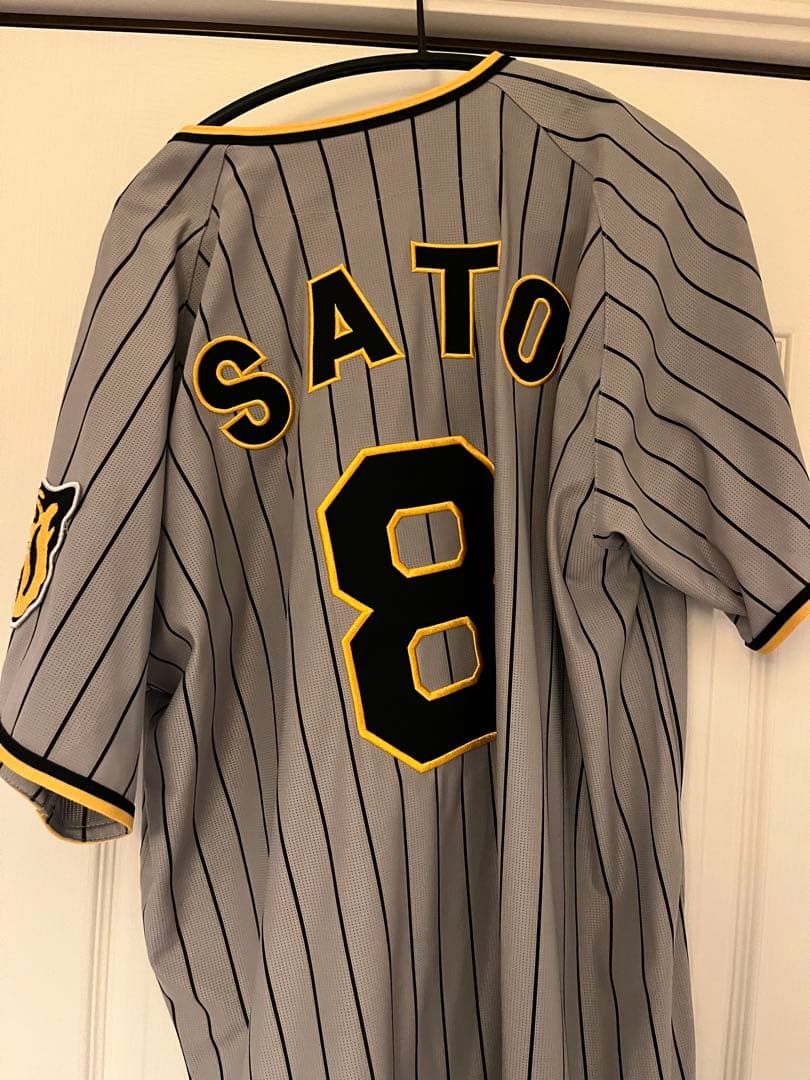阪神タイガース佐藤輝明選手ビジター用レプリカユニフォーム