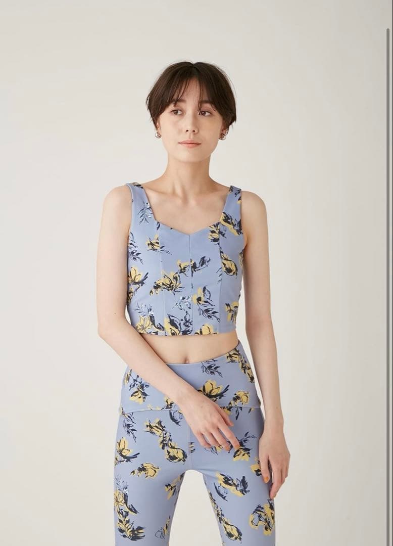 emmi 花柄クロップトップ 上下セットアップ