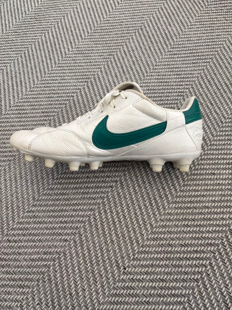 Nike サッカースパイク　Premier 3