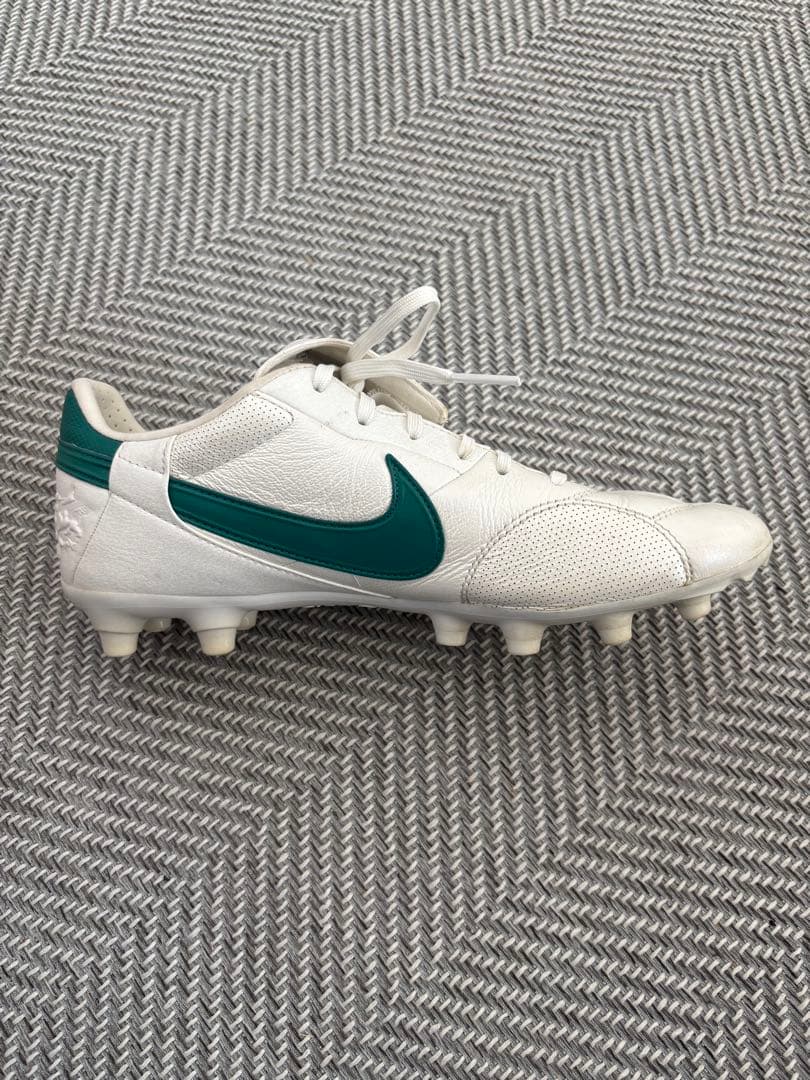 Nike サッカースパイク　Premier 3