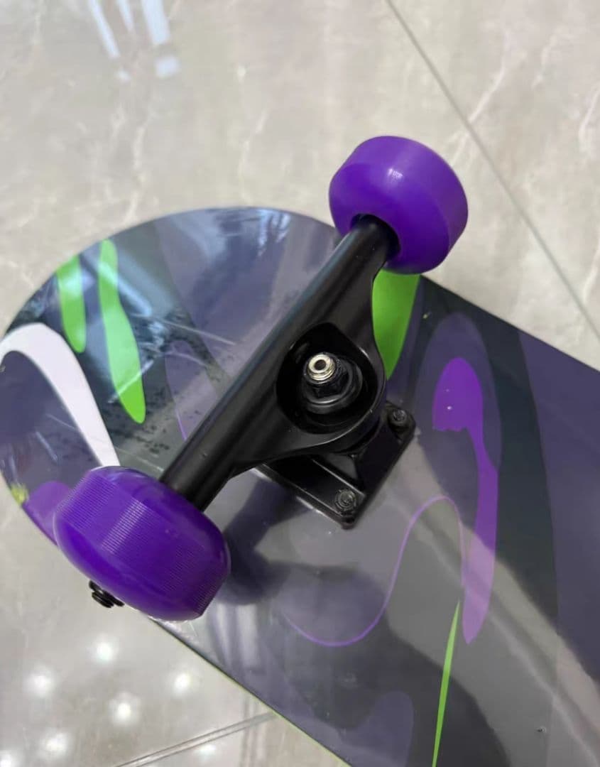 王一博スケボー　公式Audi正規品