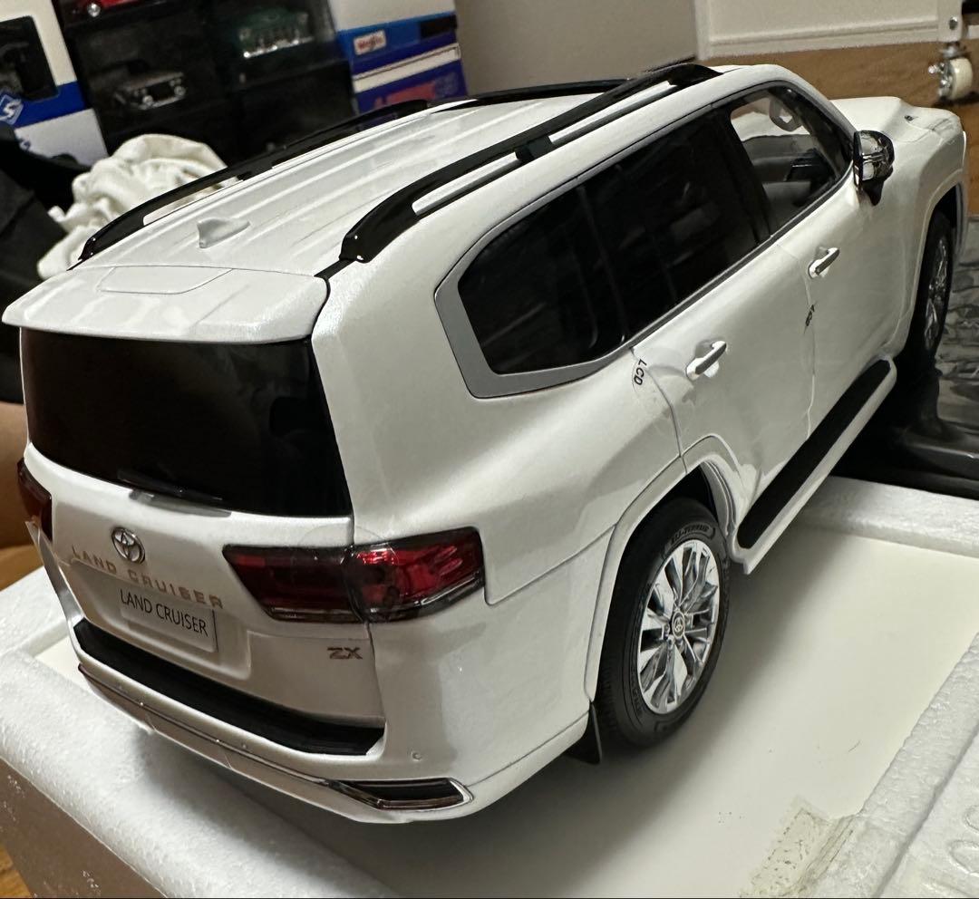 LCDトヨタ ランドクルーザー LC300zsミニカー ホワイトトミカ付