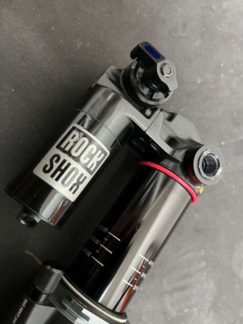 Rockshox Vivid Ultimate 205x65 mm リアショック