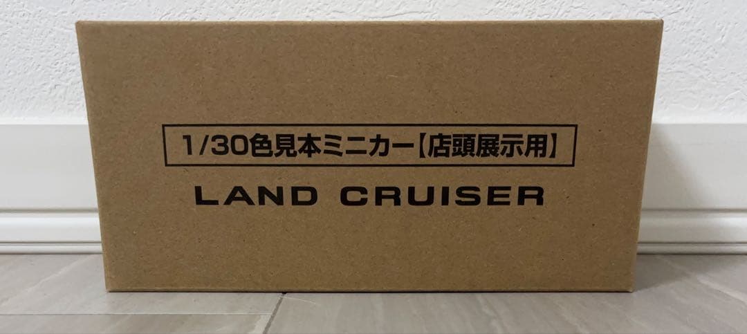 ランドクルーザー 1/30 ホワイトパールクリスタルシャイン　見本ミニカー