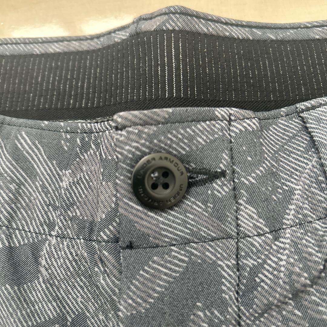 Under Armour メンズパンツ M ダークグレー 葉柄