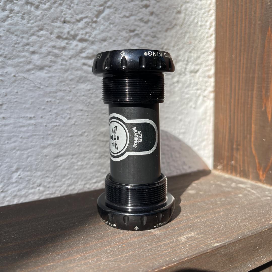 クリスキング ボトムブラケット ブラック THREADFIT™ 24