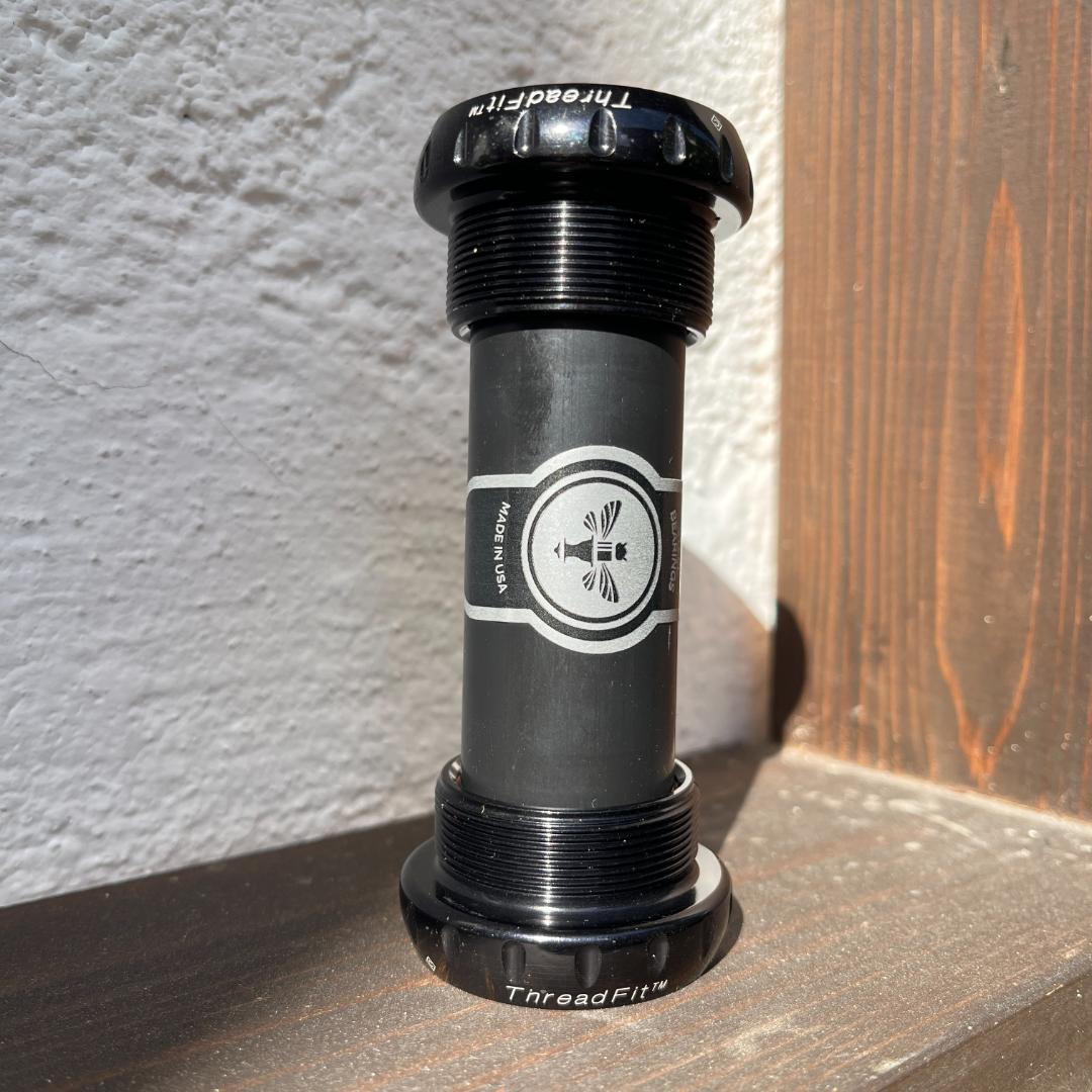 クリスキング ボトムブラケット ブラック THREADFIT™ 24