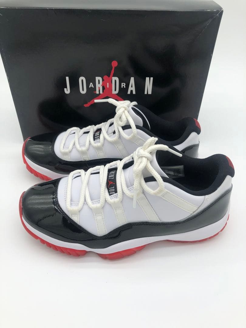 美品NIKE AIR JORDAN 11 Low ホワイト/ブラック/レッド