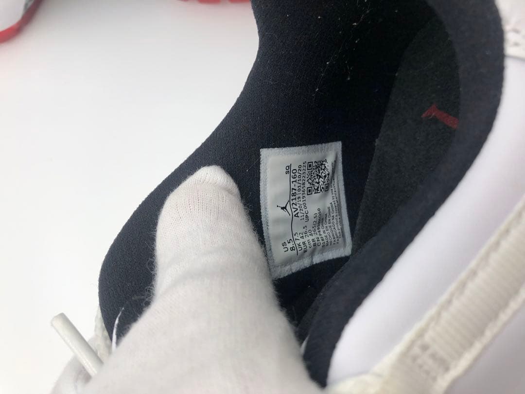 美品NIKE AIR JORDAN 11 Low ホワイト/ブラック/レッド