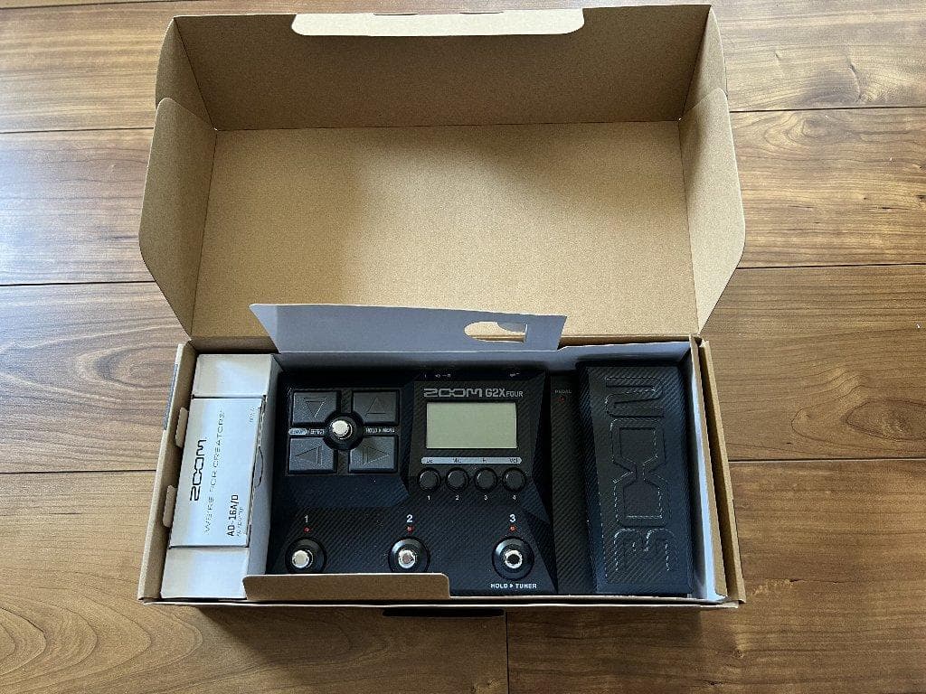 送料無料　新品同様　ZOOM ズーム G2X FOUR
