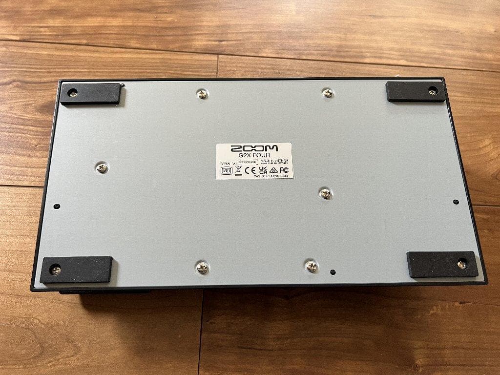 送料無料　新品同様　ZOOM ズーム G2X FOUR