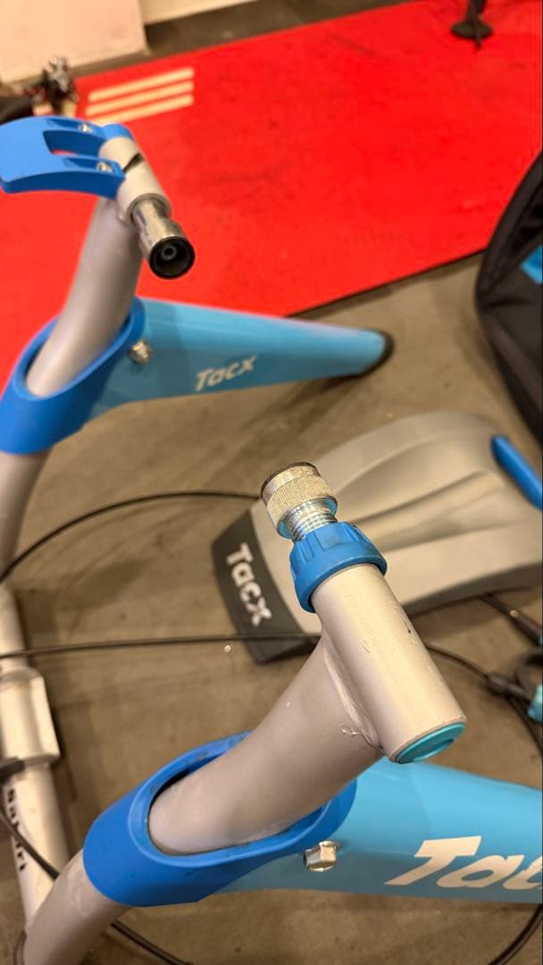 Tacx Satori 固定ローラー 負荷調整可能 専用バッグ付き