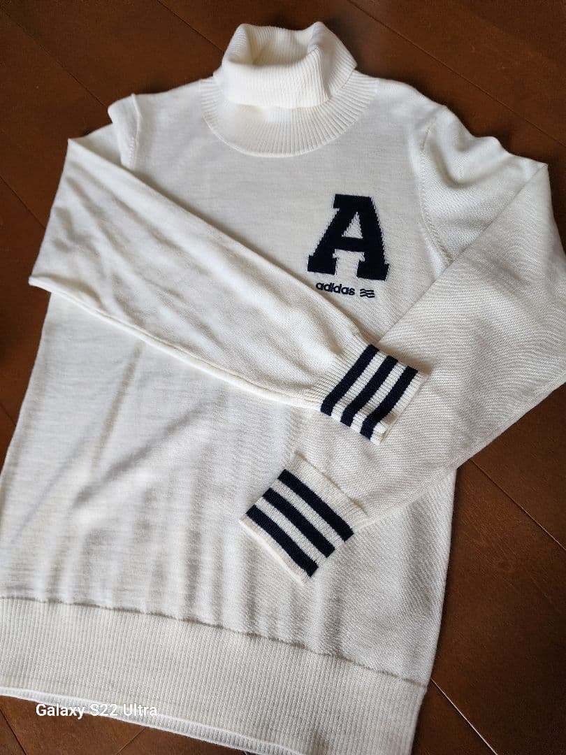 adidas タートルネック セーター ホワイト・ネイビーLスカートセットアップ