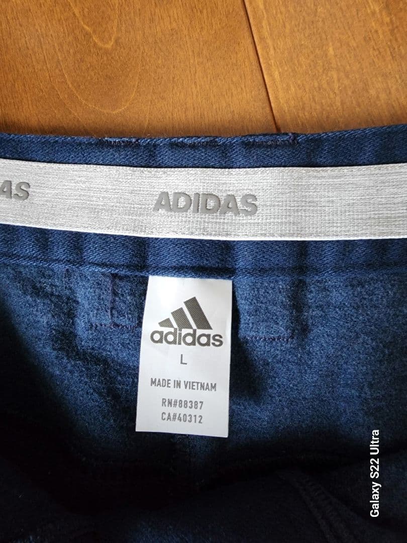adidas タートルネック セーター ホワイト・ネイビーLスカートセットアップ