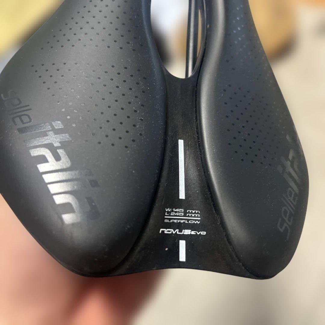 Selle Italia セライタリア NOVUS BOOST サドル