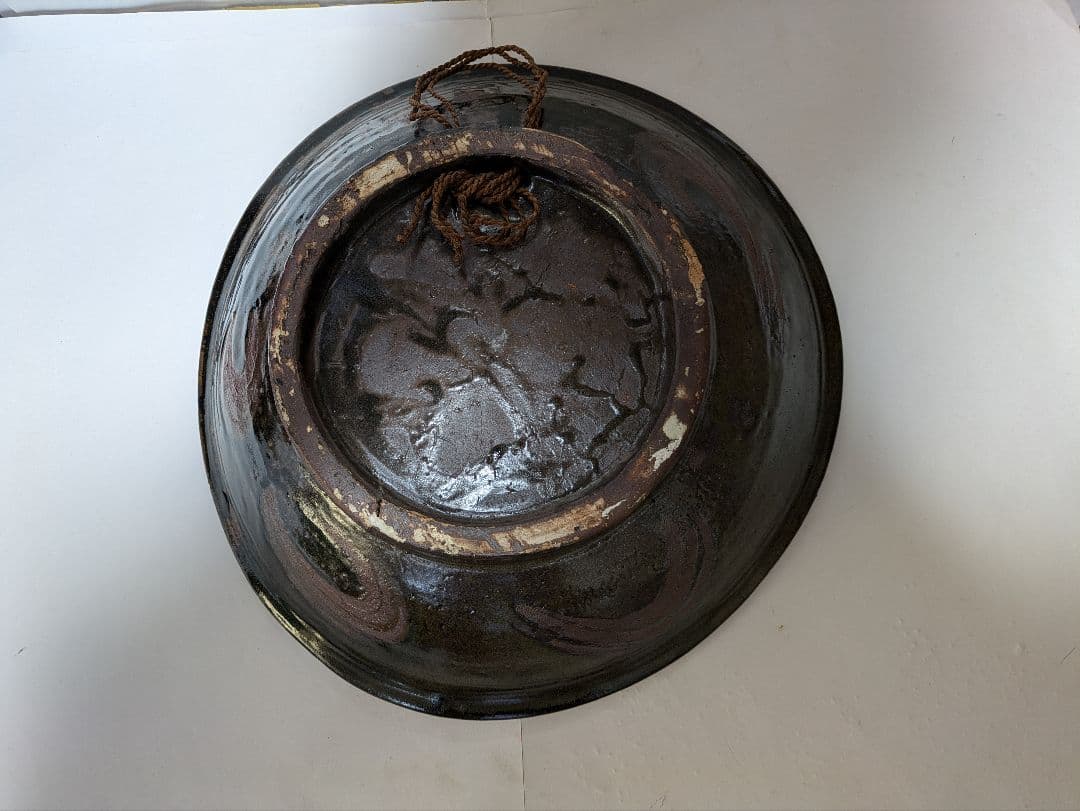 【真　作】沖縄壺屋焼、金城次郎、『魚文大皿』、飾り皿、銘「次」有、陶歴、共箱