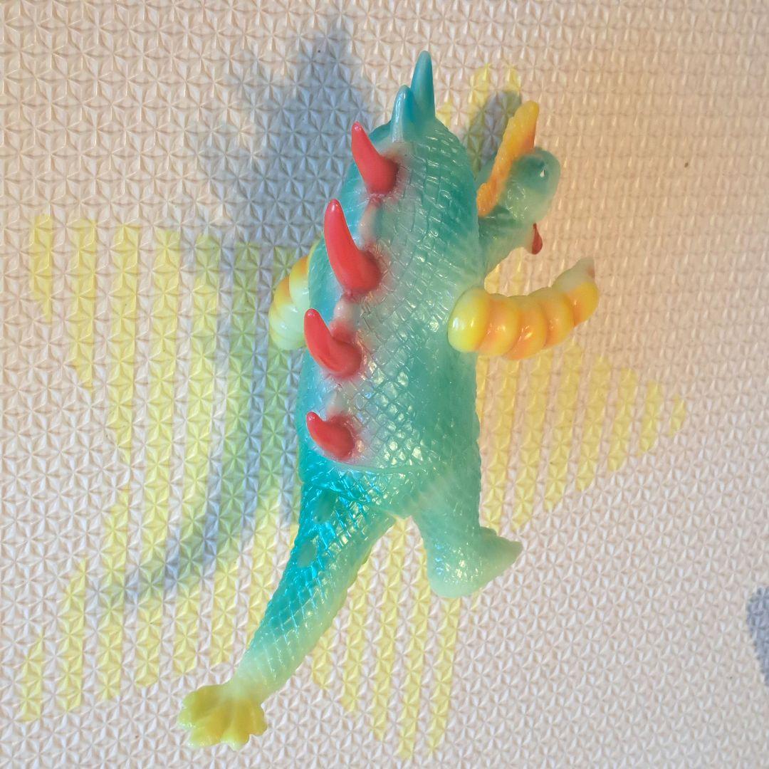 ウルトラマンシリーズ 怪獣　フェミゴン　ソフビフィギュア　ビンテージ　蓄光成型