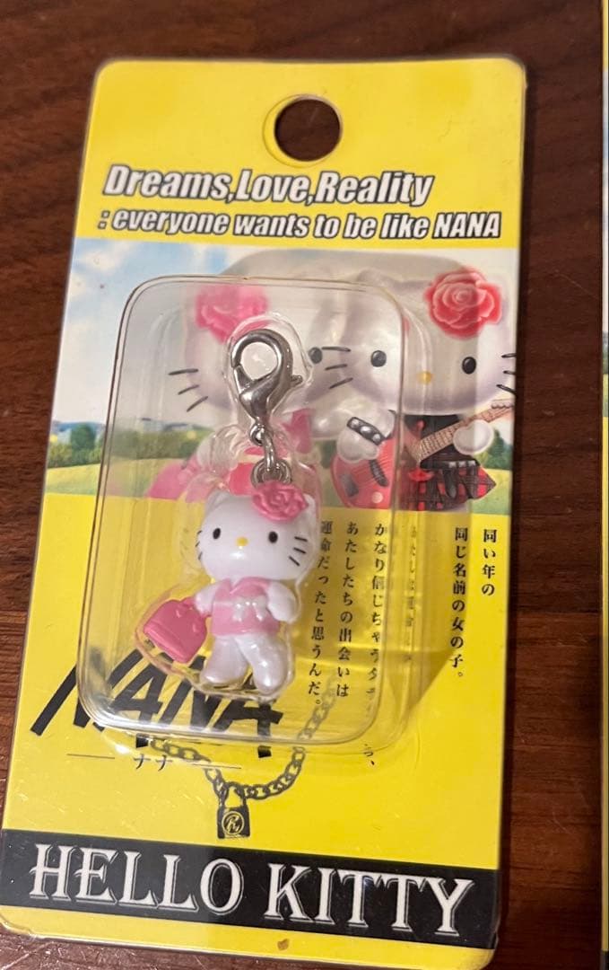 ハローキティ NANAコラボ　ストラップ 2個セット