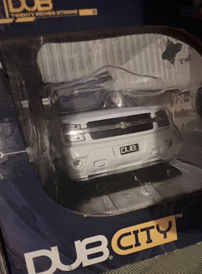 DUB CITY （2001 Chevy Avalanche ）　　1/24