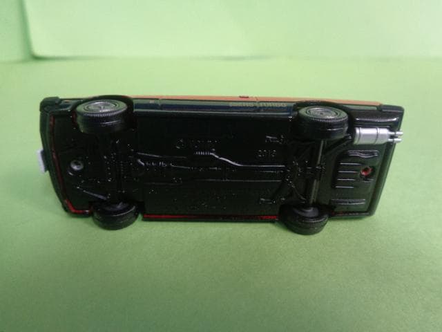 トミカリミテッドヴィンテージネオ　LV-N８５ｃ　日産スカイライン２０００　ＲＳ