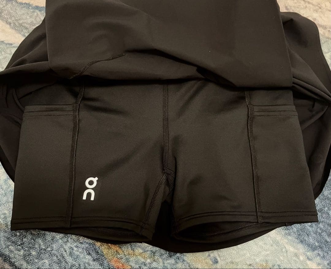 【新品未使用】On オン　Court Skirt テニススコート　XS ブラック