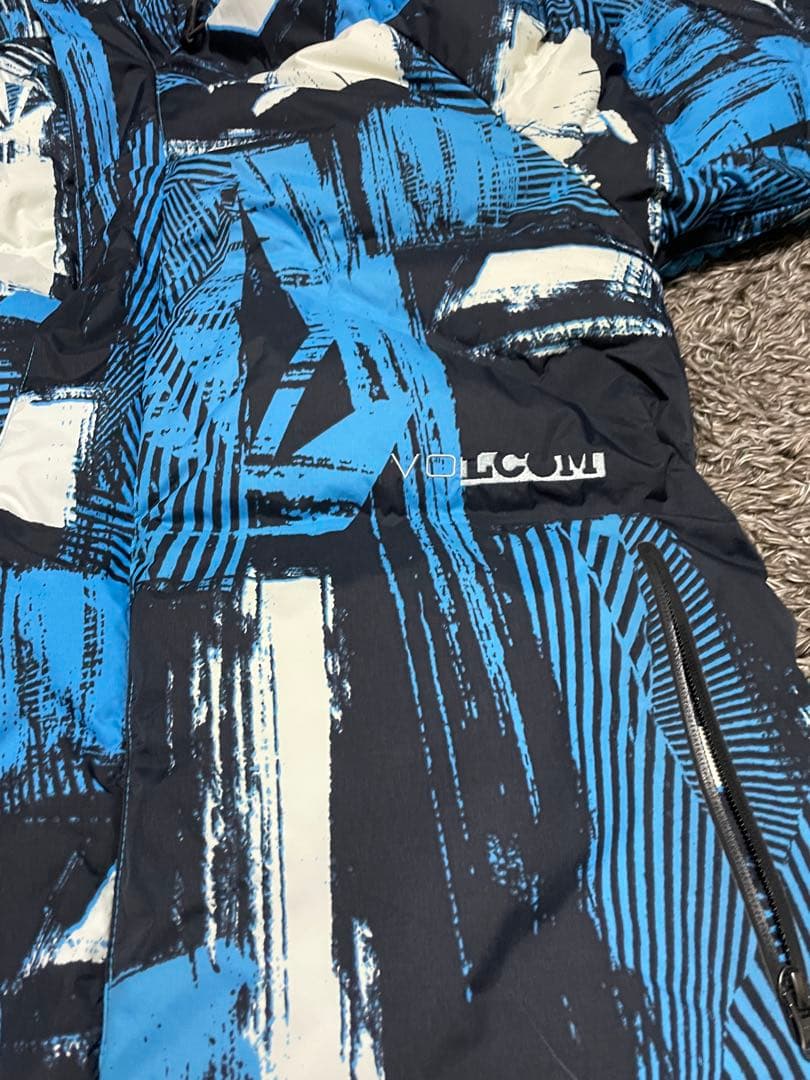 VOLCOM スノーボードウェア ダウン　未使用に近い超美品　Lサイズ