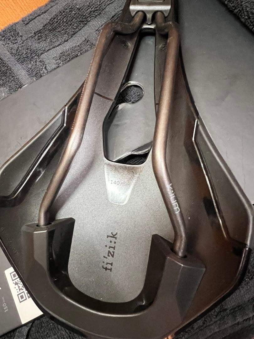Fizik ARGO R3 サドル 140mm