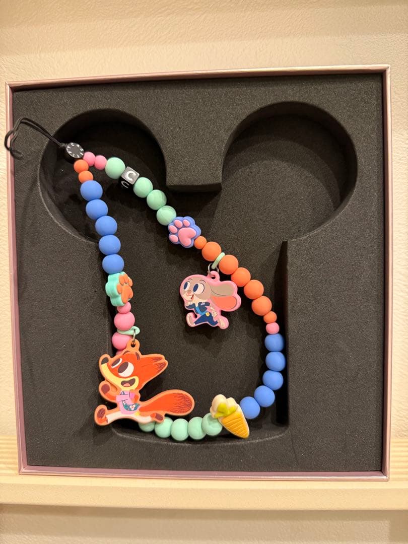 CASETiFY キャラクタービーズストラップズートピア