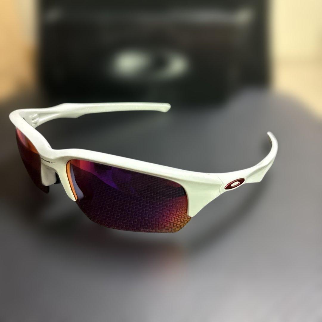 Oakley OO9372-0665 サングラス ホワイト