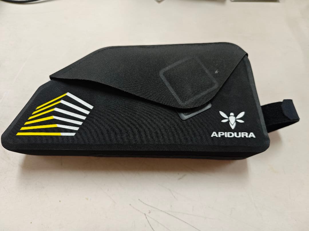 APIDURA レーシング・トップチューブパック・ボルトオン（1L）