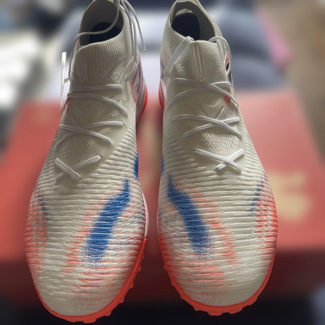 新品タグ付き　Puma フューチャー8マッチTT ホワイト/オレンジ/ブルー